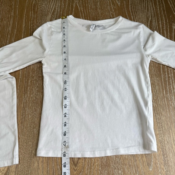 H&M Divided Long Sleeve Crop White Tee Shirt Women’s Size Small Layering Preppy - Picture 8 of 9